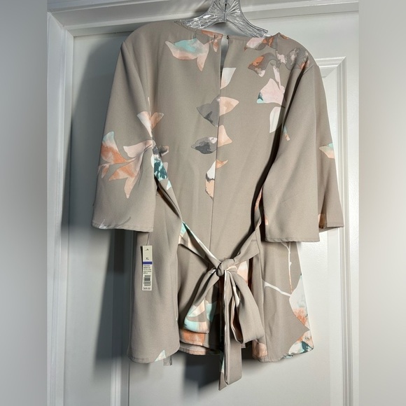 The Limited Floral Beige Women's Top-Size XL - Picture 2 of 4